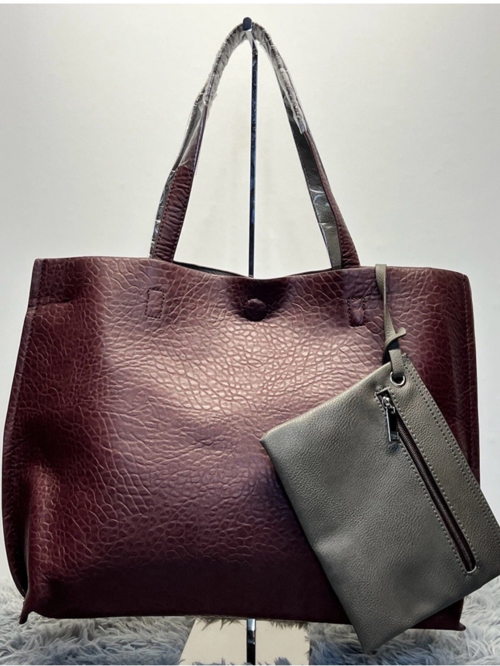 SHOULDER TOTE BAG    BURGUNDY WITH REMOVABLE WALLET